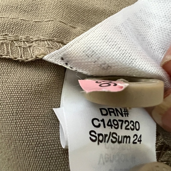 Eddie Bauer Shorts Rolled Hem Bermuda Size 12 Beige Nylon Spandex New NWT - Picture 7 of 9